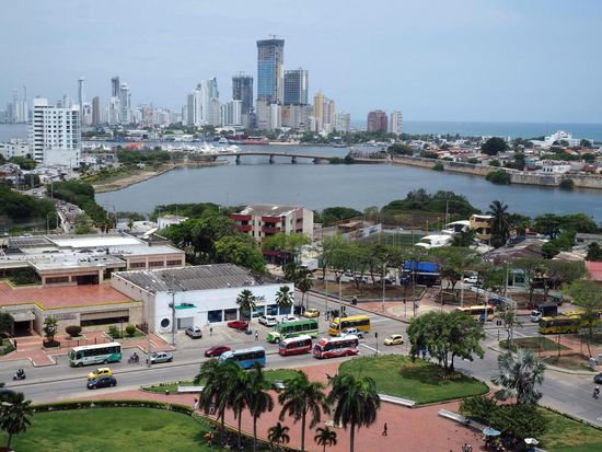 Cartagena mit dem modernen Bocagrande und der historischen Altstadt