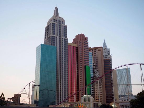 im pinken Gebäude im oberen Drittel ist unser Zimmer