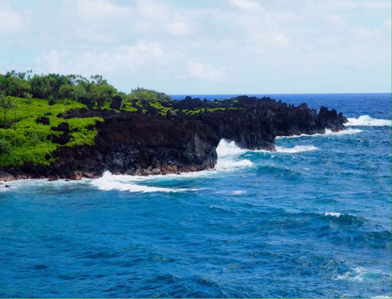 Steilküste in Waienapanapa