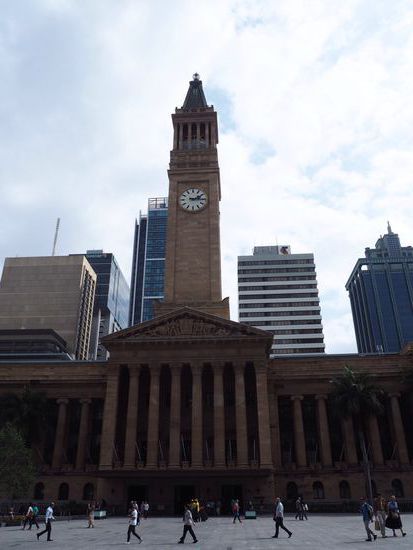 City Hall mit dem 70 m hohen Glockenturm