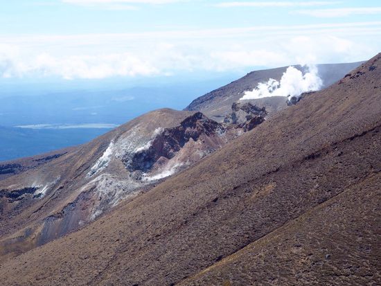 überall dampft und raucht es - und dann noch der Geruch nach faulen Eiern 