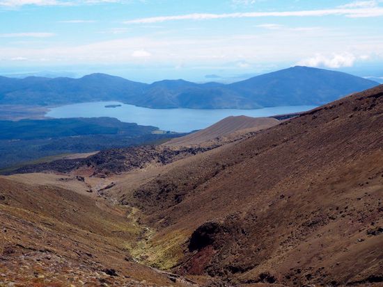 im Vordergrund "Lake Rotoaira" und im Hintergrund der riesige "Lake Taupo"