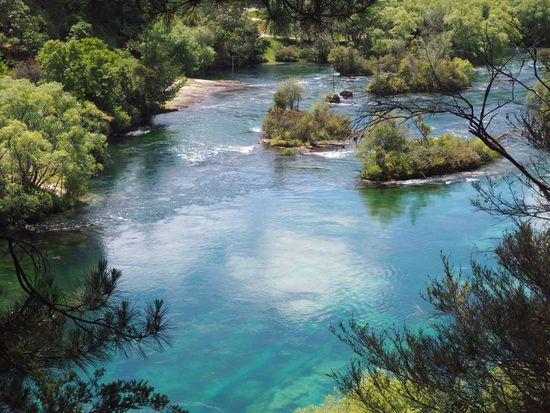 Waikato River mit seinem glasklaren Wasser