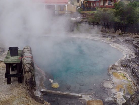 Mais beim Garen im heißen Becken - unglaublich!