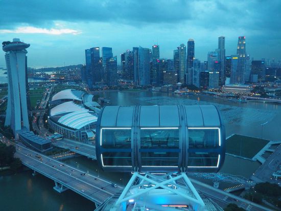 30-minütige Fährt mit dem Singapore Flyer