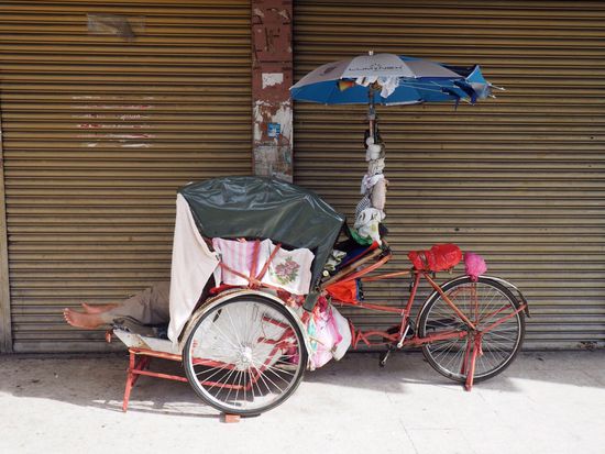 Rikscha-Fahrer beim wohlverdienten Mittagsschlaf 