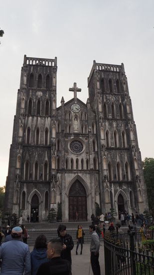 St. Joseph Kathedrale - voll besucht!