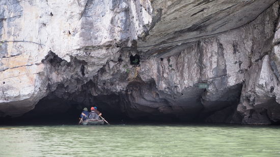 Wir rudern durch 9 Höhlen... so schön!