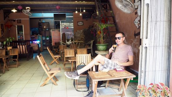 Black iced coffee in einem typischen Vietnam-Kaffeehaus