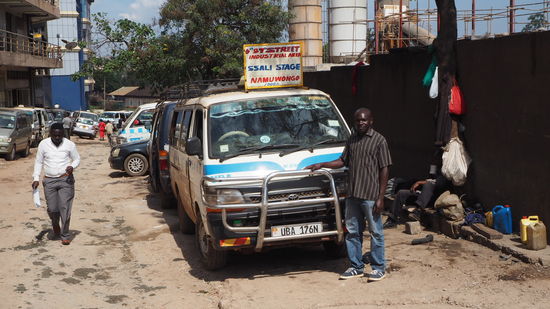 Alles sagen Taxi, aber eigentlich ist es ein Minibus...