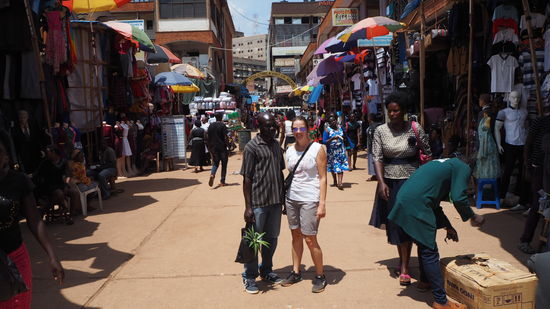 Am Weg zum market mit Alex...