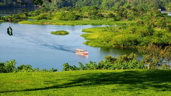 Unser Ausflugsboot läuft ein...