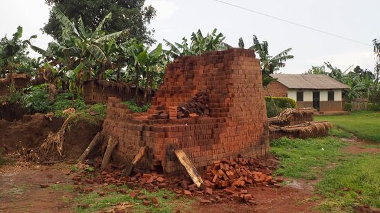 Ziegelmeiler... ein echtes Business in Ugand