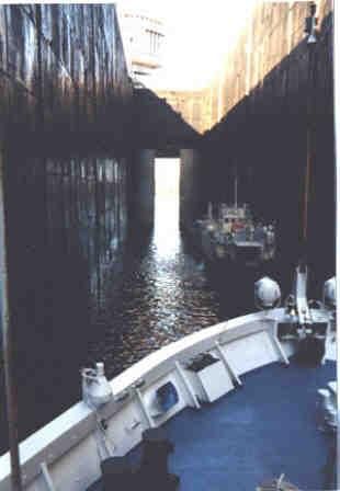 Dnjepr - die große Schleuse.