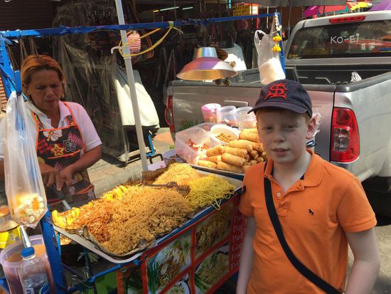 Pad Thai mit Hühnchen oder Garnelen?