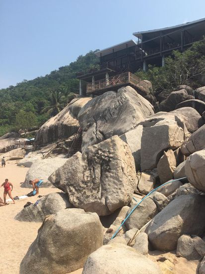 Eines der beiden Resorts am nur über unbefestigte Straßen (oder den Seeweg ) zu erreichbaren Mango Beach