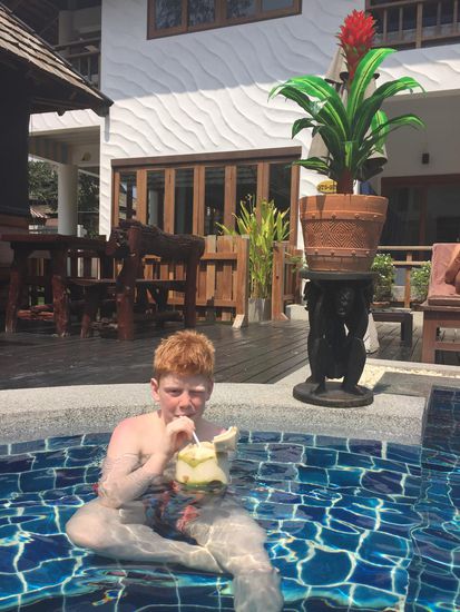 ... und Lukas hatte von irgendwo eine Kokusnuss aufgetrieben 