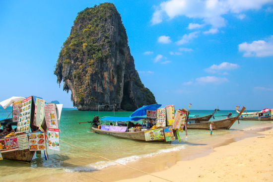 Mittagessen am Rai leh Beach