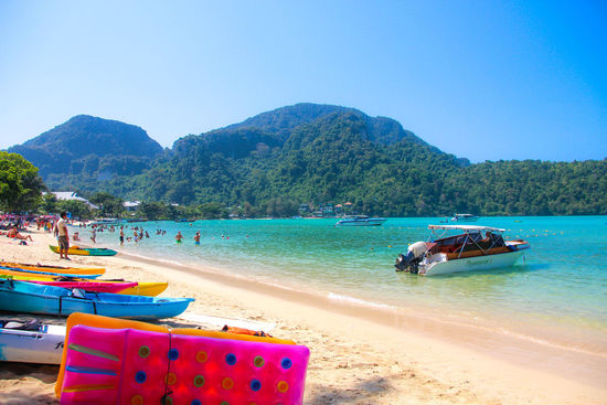 bei Flut gibt es nur wenig Strand, aber es wird nicht eng.