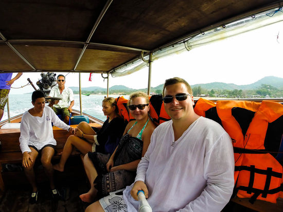 Der Motor war dermassen laut, dass man sich nicht unterhalten konnte.