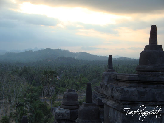 Blick vom Borobudur