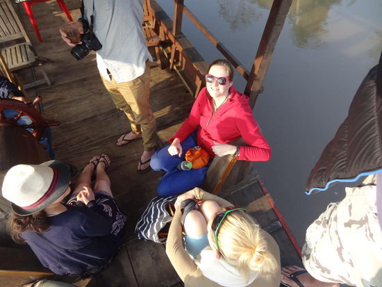 alle zur Bootsspitze, sonst stecken wir