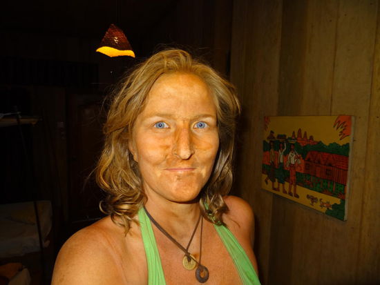 Endlich bekomm auch ich mal Farbe  
(ein Mitreisender meinte 'In Cambodia you can have that every day for free )