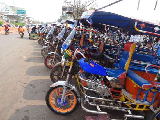 Kein Mangel an Tuktuks - und nein, auch wenn ihr mich 1000 Mal fragt, ich geh trotzdem gern zu Fuß