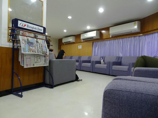 Da wartet man viel lieber eine Stunde als im UKH - Plastiksessel...