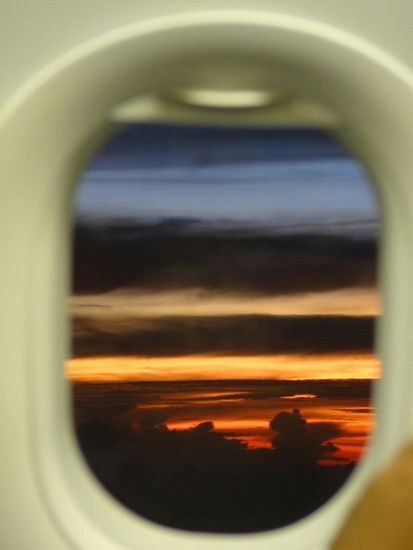 Traumhaftes Sonnenuntergangsfarbenspiel...auf der anderen Seite des Flugzeugs...