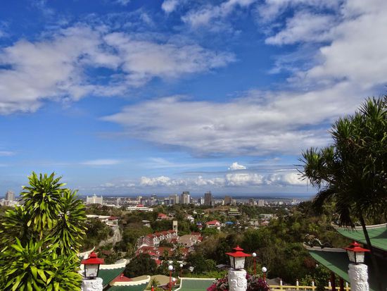 Ausblick über die Stadt von Beverly Hills, einem Stadtteil von Cebu City