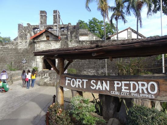 Eingang zum Fort San Pedro, einem der ältesten und best erhaltenen Kolonialbauten auf den Philippinen