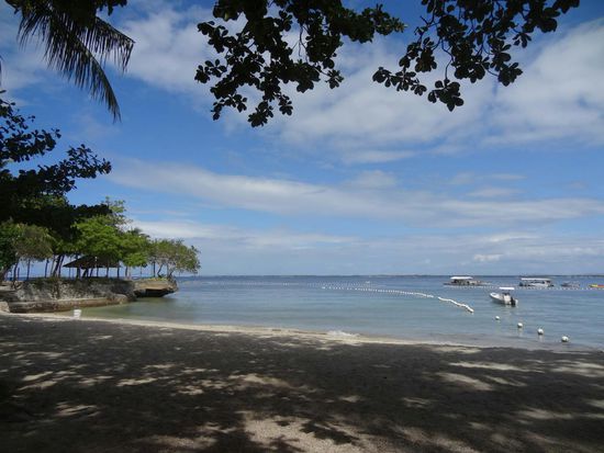 100 Peso pro Person plus 250 Peso für einen Plastiktisch samt Stühlen kostet dieser Ausblick (1 Euro sind zur Zeit etwa 47 Peso)