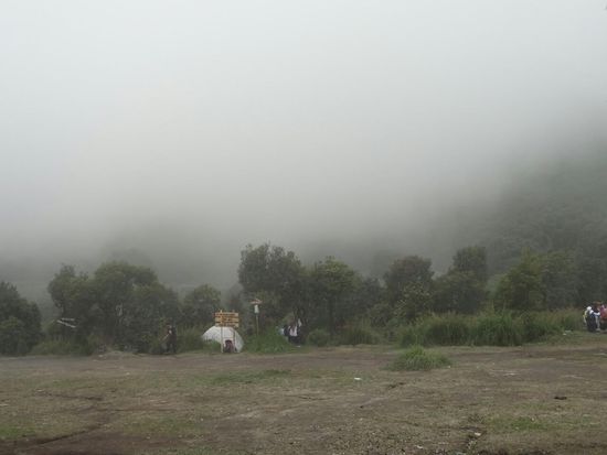 Einer der Campingplätze...da er leider so gar nicht einladend aussah, schliefen wir doch im Homestay (und damit im Trockenen)