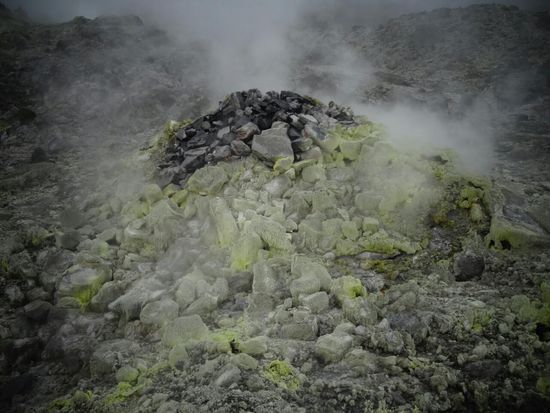 Schwefel lagert hier überall auf