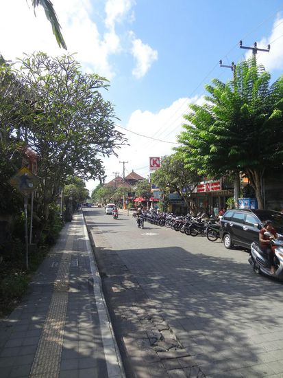 Ausnahmsweise leere Straßen, aber auch nur frühmorgens, bevor die Tagesgruppen ankommen!
