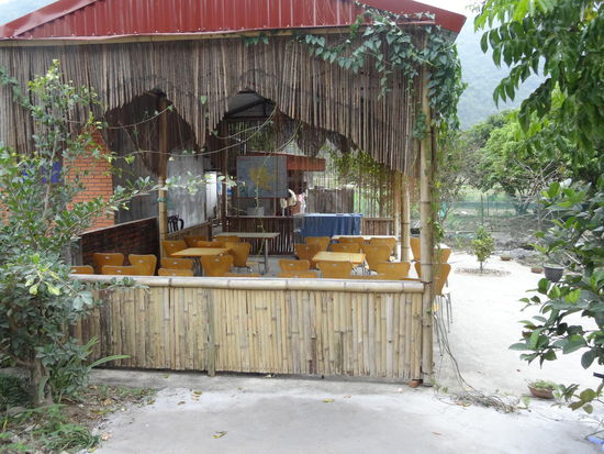 ...und einfachen Schulen...