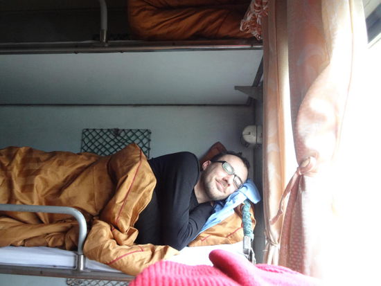 Im Nachtzug - sogar mit europäischer Größe ist ausstrecken möglich