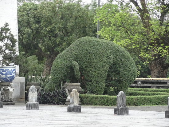 Offensichtlich sehr beliebt hier: Büsche in verschiedenste Formen schneiden