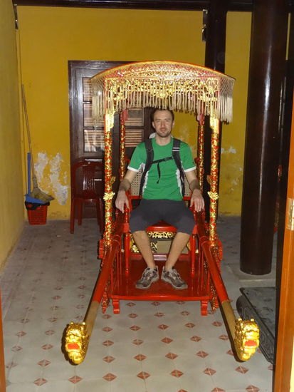 Im Hauptgebäude teuer zu bezahlen, haben wir aus Zufall die Requisitenkammer gefunden...danke fürs offen stehen lassen B-)