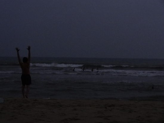 Extra um Fünf aufgestanden, zum Sonnenaufgang an den Strand geradelt...und dann Wolken...Dafür aber dutzende Vietnamesen beim Frühsport