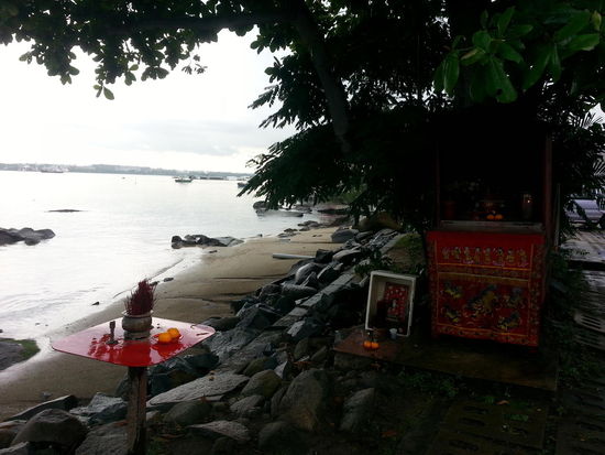 Altar am Meer(weiß nicht welche Religion)