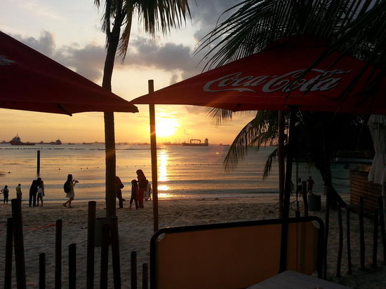 Blick von der Strandbar auf Sentosa!