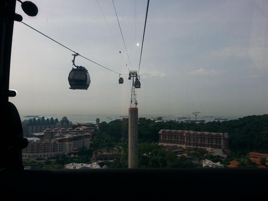 Seilbahn nach Sentosa, fährt von der Haborfront. Gut mit der MRT zu erreichen!