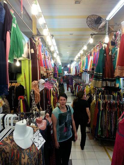 Textilabteilung in der Markthalle in Little India