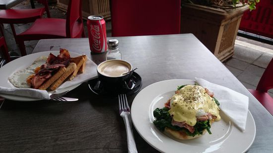 Ein missglücktes Frühstück, Toast Benedikt mit Spinat