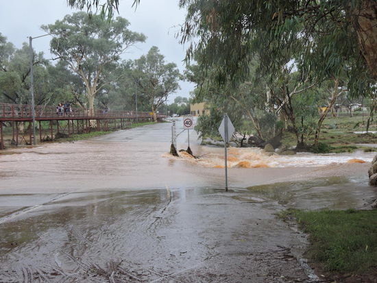 Ein seltenes Bild, gesperrte Straßen wegen Hochwasser