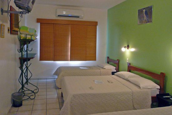 Zum Wohn-Schlaf-Raum gehört noch eine kleine Nasszelle.