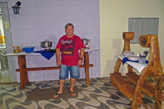 Der freundliche Wirt, der uns hervorragend bekochte und mir noch den Tip mit den Kanincheneulen gab.