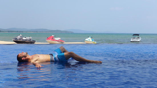 Und testeten natürlich auch den Pool. Außer uns waren ebenfalls noch zwei Deutsche zu Besuch da...irgendwie typisch 